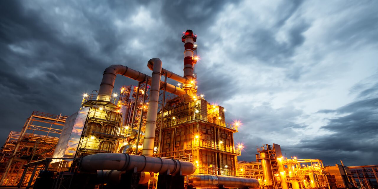 How Do Oil Companies Make Petrochemical Investments During the Energy Transition?